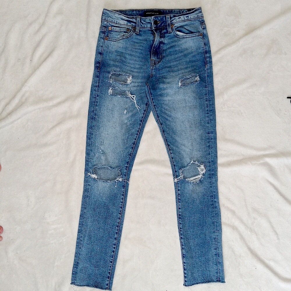 Aeropostale EUC Distressed Tapered Skinny Jeans size 28x32